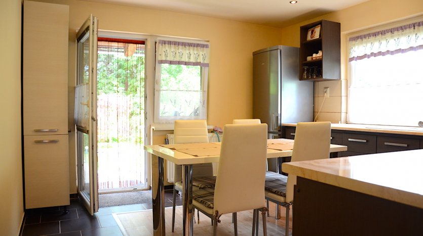 PREDANÉ. Murovaná trvalo obývateľná chata v Hamuliakove. – fotka 2