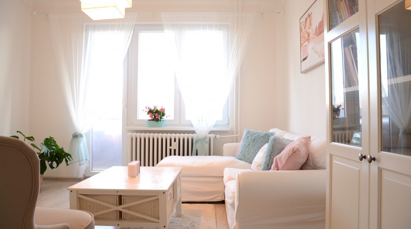 PREDANÉ 1,5 izbový byt po kompletnej čerstvej rekonštrukcii s kompletným zariadením. Jesenná ul. Ružinov – fotka 5