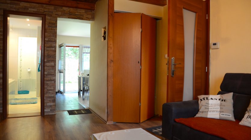 PREDANÉ. Murovaná trvalo obývateľná chata v Hamuliakove. – fotka 4